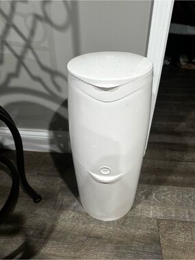 Playtex diaper genie- White Nursery Diaper Pail -